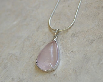 Rose Quartz Pendant // Gemstone Pendant // Quartz Pendant // Rose Quartz Jewelry // Pink Quartz Pendant