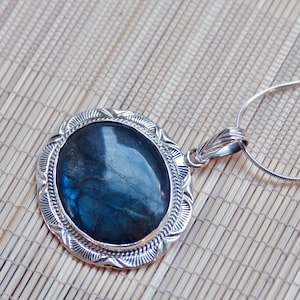 Natural Labradorite Pendant Sterling Silver // Unique Labradorite Glowing Silver Pendant // Labradorite Necklace //