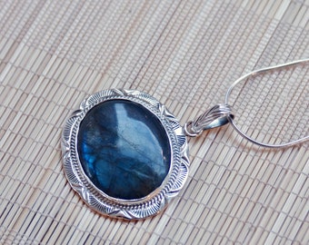 Natural Labradorite Pendant Sterling Silver // Unique Labradorite Glowing Silver Pendant // Labradorite Necklace //