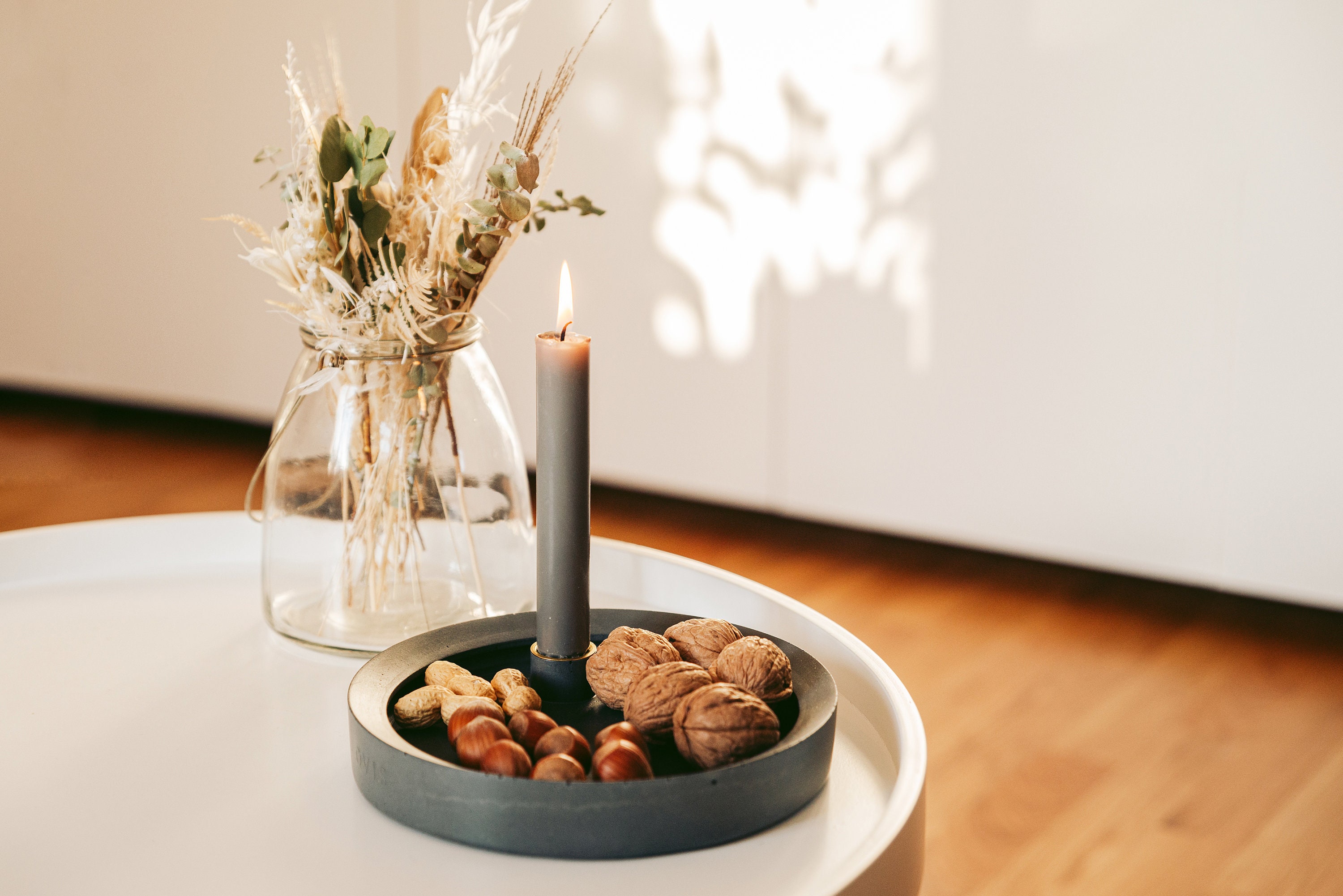 New Plateau de Bougies/Chandelier Fyyr en Béton Conçu Par Ovisproducts