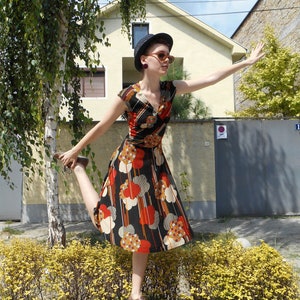 Vintage Graphic Dress 70s, Midi Floral Dress, Fit and Flare Dress, Funky Hipster Dress
