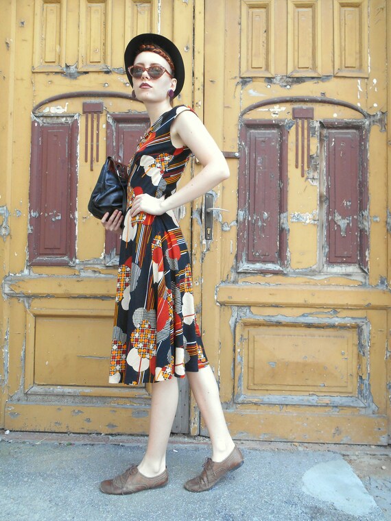 Vintage Graphic Dress 70s, Midi Floral Dress, Fit… - image 4