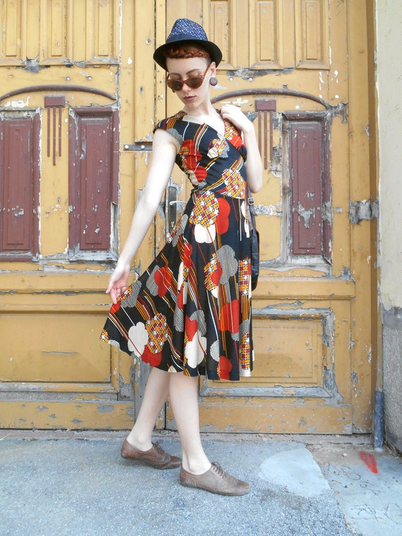 Vintage Graphic Dress 70s, Midi Floral Dress, Fit… - image 3