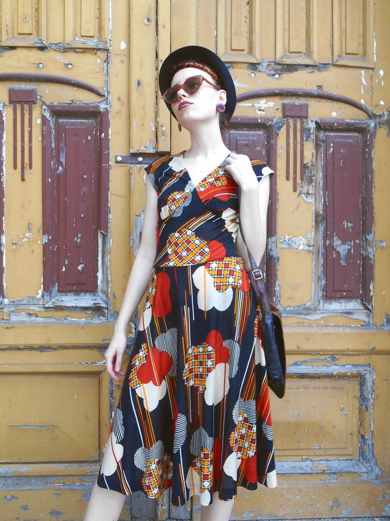 Vintage Graphic Dress 70s, Midi Floral Dress, Fit… - image 7