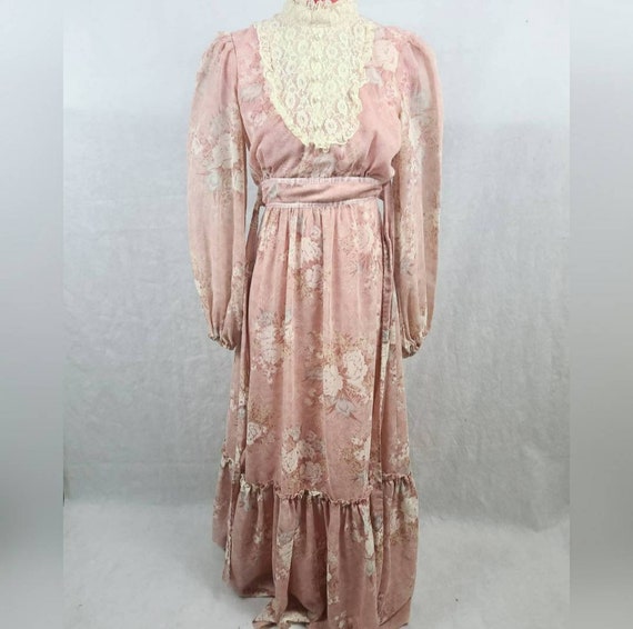 1970s Vintage Floral Prairie Cottage Dress Victori
