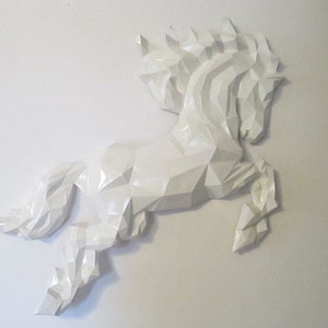 Wall dish horse