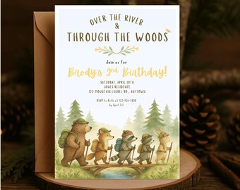 Peut inclure: Une invitation d'anniversaire avec le texte "Over the River & Through the Woods" et "Brody's 2nd Birthday!" présente une illustration à l'aquarelle d'animaux de la forêt en randonnée. L'invitation est sur fond blanc avec une enveloppe marron.