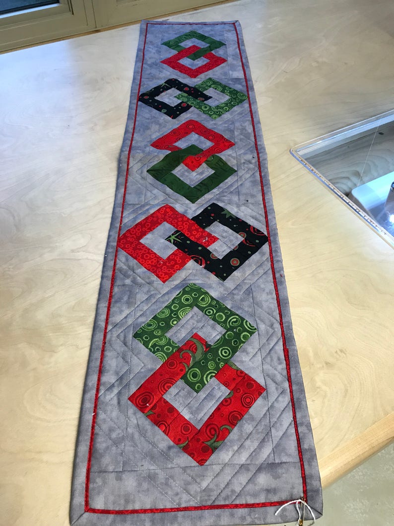 Interlocking Squares Christmas Table Runner Etsy