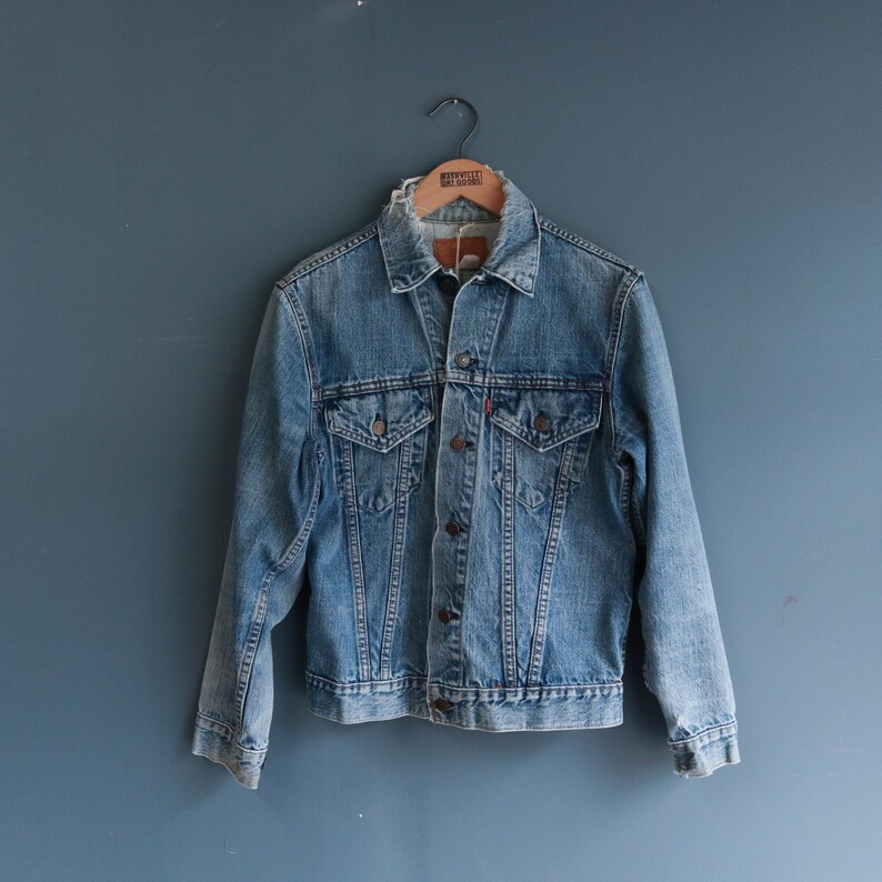 levi's distressed trucker jacket