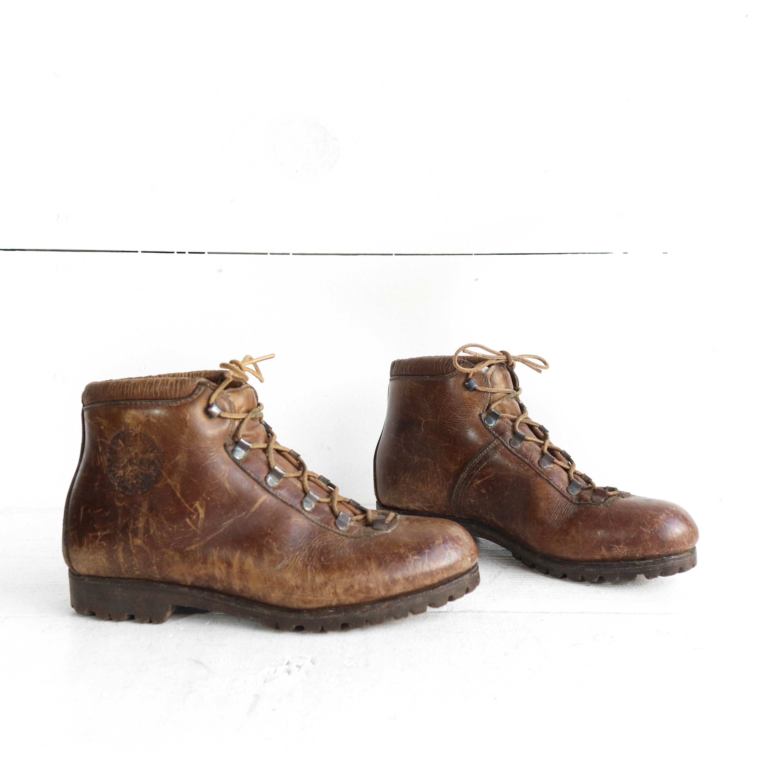 vintage dunham hiking boots