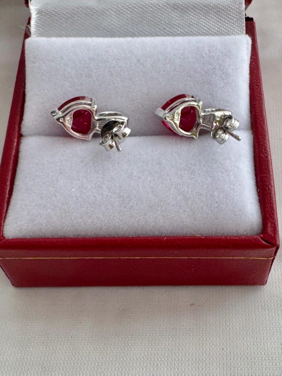 10K Solid White Gold Ruby Hearts Total 6 Baguette… - image 2