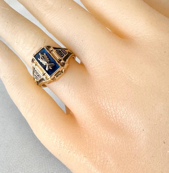 10K Solid Gold Class SX Academy Ring 1968 Blue Stone Small Chip