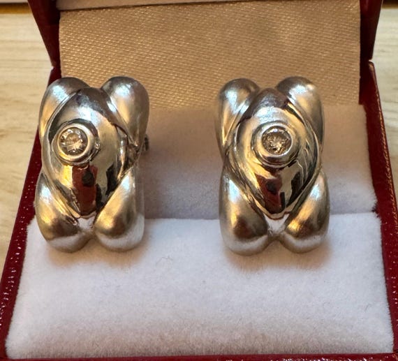 14K Solid White Gold Diamond Solitaire Bezel set … - image 8