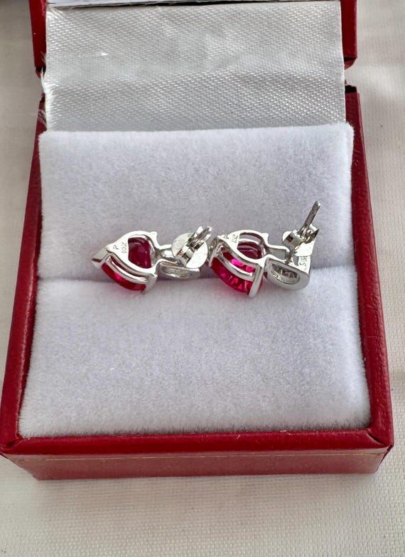 10K Solid White Gold Ruby Hearts Total 6 Baguette… - image 4
