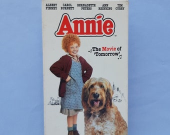 Annie (1982) VHS. Directed by John Huston. With Bernadette Peters, Carol Burnette, Tim Curry. TriStar Home Video, 1994.