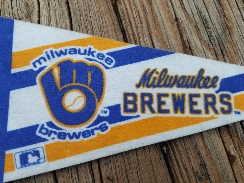 90/'s Milwaukee Brewers Small Pennant