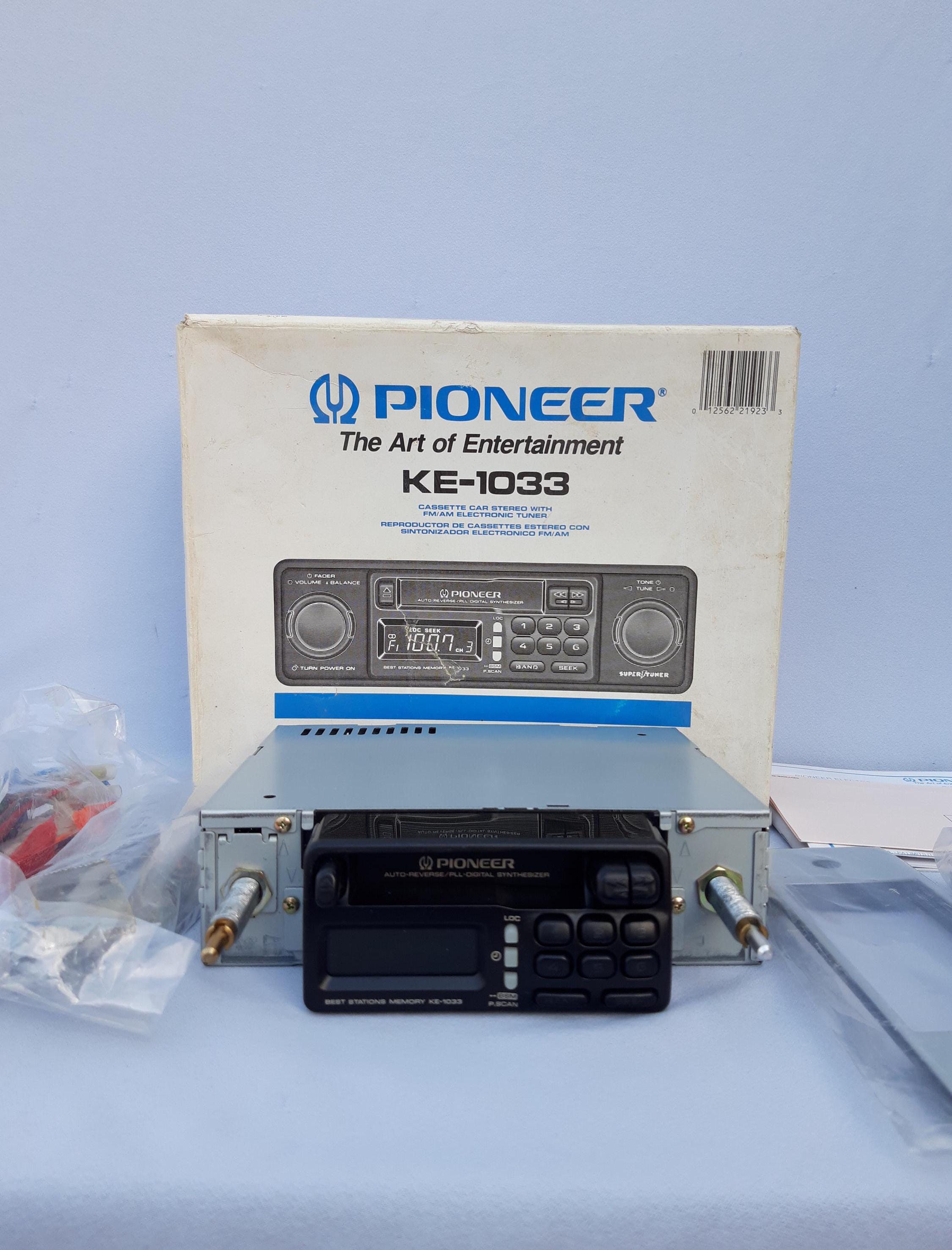 Pioneer Cassette Car Stereo. KE-1033. With FM/AM Electronic Tuner