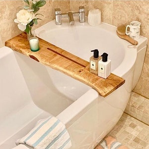 Live Edge Solid Oak wood Bespoke Rustic Bath Caddy Bath Tray Bath board, bathroom shelf, bath Tablet wine glass Holder Bath accessory immagine 9