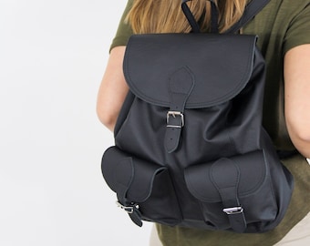 Damen Lederrucksack - SCHWARZER LEDERRUCKSACK - Großer Rucksack - Laptoptasche - Leder Handtasche - Schultasche - Weekender Tasche