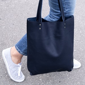 Sac fourre-tout en cuir - sac à main en cuir bleu marine - cartable en cuir naturel - sac fourre-tout pour femme - sac à main en cuir - sac fourre-tout - sac à bandoulière simple