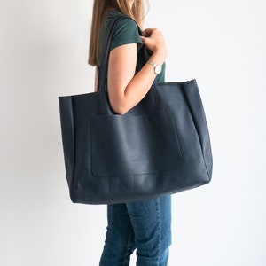 Marineblau GROSSE SCHULTERTASCHE, Oversize-Ledertasche, große Ledertasche für jeden Tag, Leder Frauen Geldbörse, große Schultertasche, dunkelblaue Handtasche