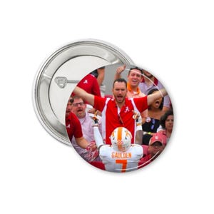 BUCK FAMA BUTTON