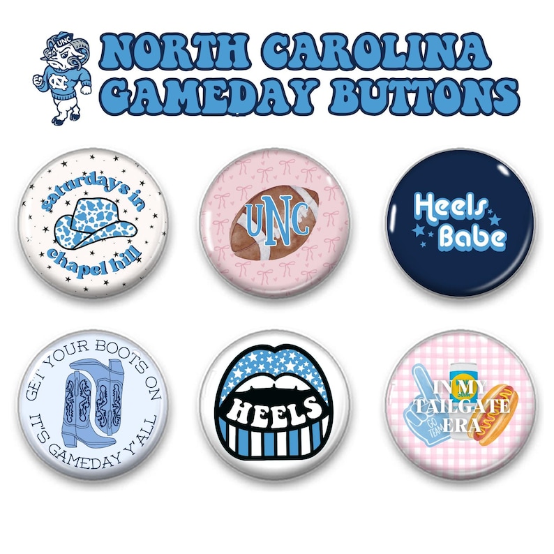 Peut inclure: Ensemble de six boutons ronds avec des motifs et textes vari&eacute;s sur le th&egrave;me des jours de match en Caroline du Nord. Les boutons pr&eacute;sentent des images de chapeau de cowboy, de ballon de football, de l&egrave;vres et des textes tels que "Heels Babe".