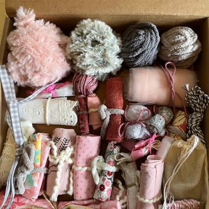 Kit de Arte e Artesanato Artes em Fibra Costura Lenta Fios Tecido Botões Fita