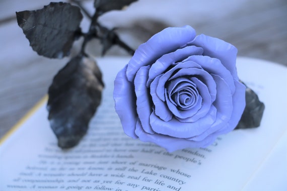 Lila Rose à La Main Métal Acier Fleur De Sculpture Pour La Saint Valentin Et 11e Anniversaire De Mariage En Fer Forgé Dure Fleur Cadeau De Mariage