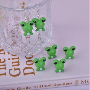 Cute Froggy Frog Green Charm (21mm x 15mm)