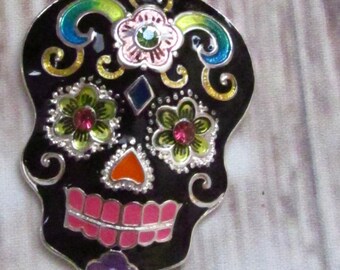 Beautiful Sugar skull, Dia de Los Muertos, Day of the Dead Necklace and matching earrings.