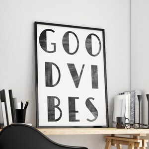 Impressão de boas vibrações, apenas boas vibrações, arte de parede de boas vibrações, impressão de letras, arte de boas vibrações, impressão em preto e branco, presente de arte de parede em preto e branco