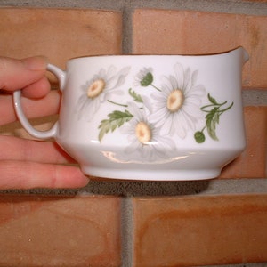 ALFOLDI Porcelain Sauceboat,  Vintage Gravy Boat with Daisies made in Hungary; Retro Sauce Boat