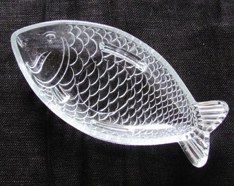 ヴィンテージ ガラス製魚皿 2個セット、プレスガラス製サービング
