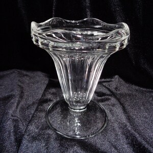 フランス製ヴィンテージ台座カップ H5"、アイスクリーム皿、透明ガラス製デザート皿/アイスクリームカップ、ヴィンテージガラス製トール脚付きカップ、プレスガラスカップ
