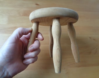 Vintage planter stand, doll stool or table H5.5"/ 14cm, diameter 5"/ 13cm. Natural turned wood decor