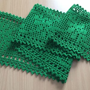 Vintage Hand Crochet Green Table Runner 7.5"x 48"