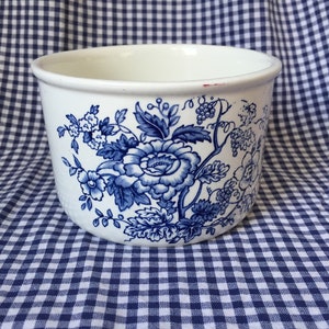 English vintage Enoch Wedgwood Tunstall Ltd "WINDERMERE" bowl dia 4.5"/ 11.5cm