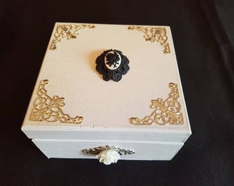 The gothic rose trinket box
