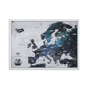 Farbige Landkarte von Europa ""White-Ice"", Pinnwandkarte, Pinnwand, Karte mit Pins, Mit Rahmen erhältlich."