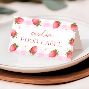 Tarjeta con etiqueta de comida para fiesta de fresas editable, etiqueta de comida para fiesta temática de fresas imprimible, tarjeta con nombre de comida personalizada para primer cumpleaños con fresas CNb12