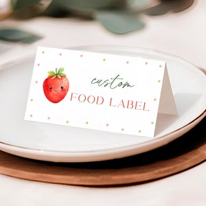 Cartões de tenda de rótulos de alimentos de morango editáveis, placas de nomes de alimentos personalizados, cartões de alimentos imprimíveis para festa de primeiro aniversário de frutas vermelhas, Digital Canva CNb11