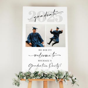 Panneau de bienvenue pour la fête des finissants, affiche de remise des diplômes avec deux photos pour la promotion 2025, modèle imprimable sur toile, école secondaire ou collège c41