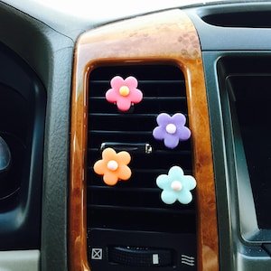 Set of 4 Daisy Flower Car Vent Clips Hanger Hook Accessory Decoration Pretty