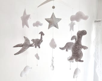 Giostrina per culla con dinosauri grigi, Giostrina per cameretta con dinosauri, Giostrina neutra per neonati, Giostrina in feltro con dinosauri per culla, Giostrina per culla fatta a mano, Regalo per baby shower
