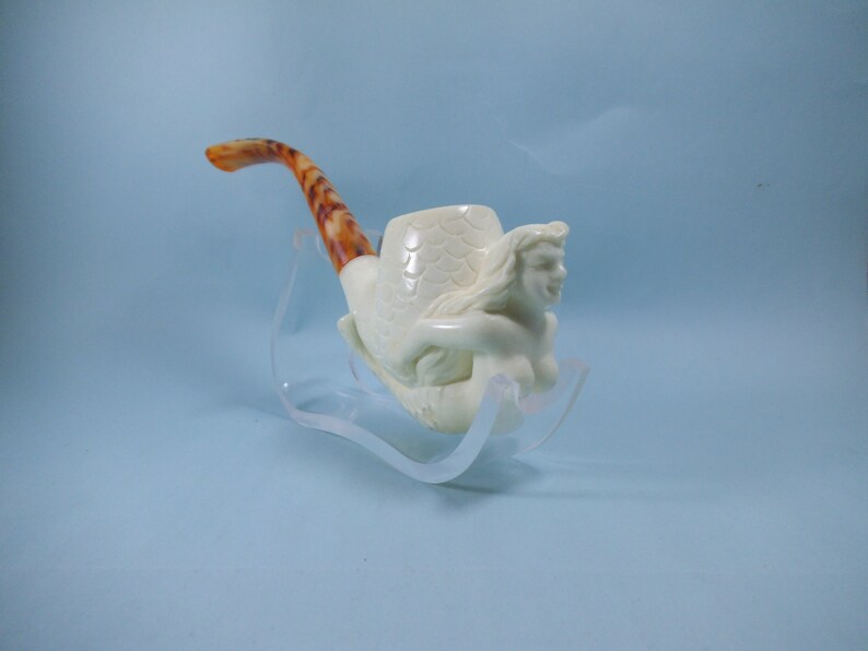 Mermaid Meerschaum Pipe has been meticulously made by S.Cosgun