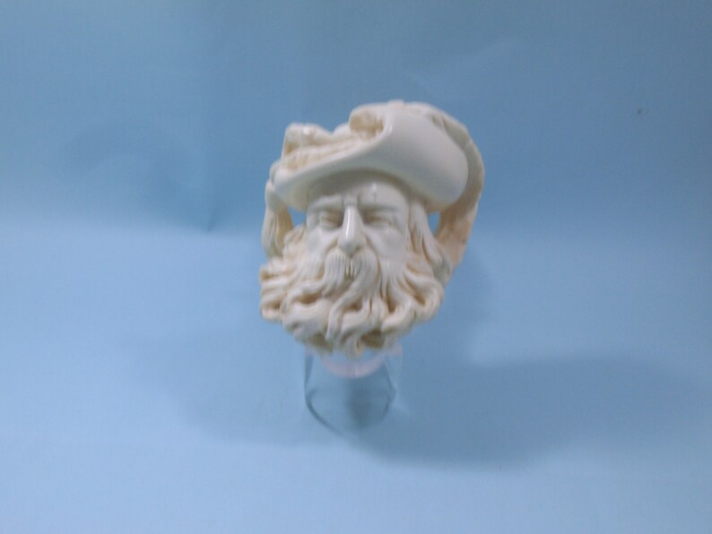 MusketeerCavalier Meerschaum Pipe has been meticulously made by E.Cevher