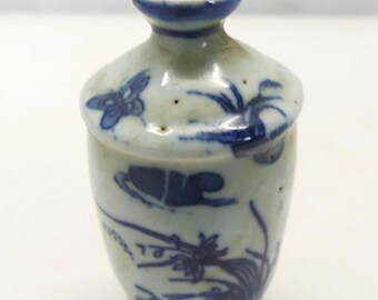 Antique Soapstone Chinese Snuff bottle
