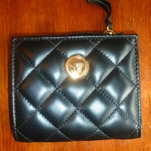 Cartera plegable Versace con cabeza de Medusa de piel negra acolchada para mujer, con papeles y estuche