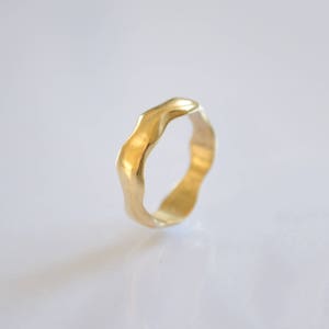 Wellen Ehering, Zick Zack Ring, Minimalistischer Ehering, 14k Gold Unisex Ring, Eheringe für Frauen, Goldringe für Männer, Geschenke für Ihn Bild 2